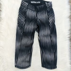 Ivy Park Mid-rise Kaleidostripe Capri Leggings